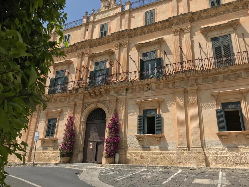 Landolina Palace Hotel Noto Bagian luar foto