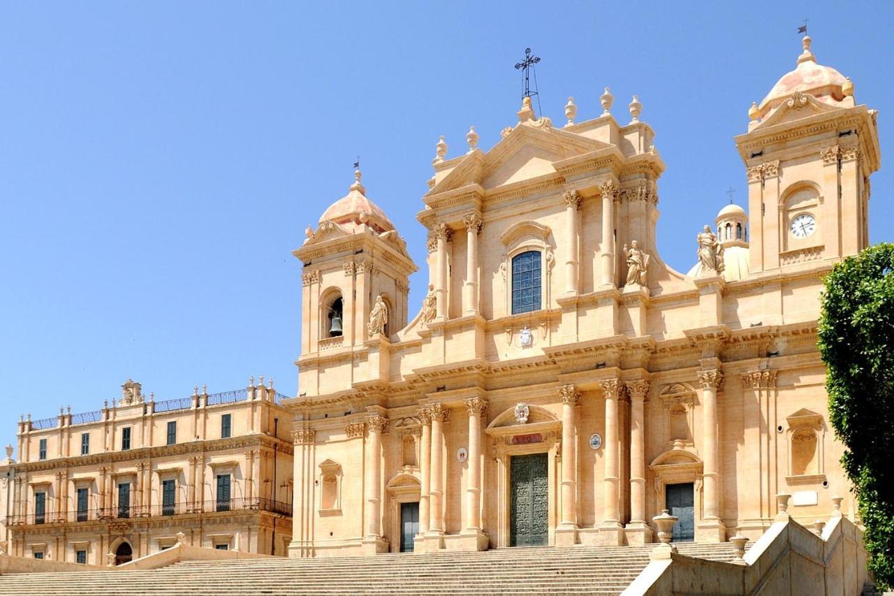 Landolina Palace Hotel Noto Bagian luar foto